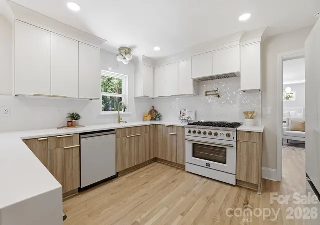 Photo 2 of Single family home for sale at 5515 Doncaster Dr, Charlotte, NC 28211 | MLS# 4399766 | Listing updated on 2026-10-22