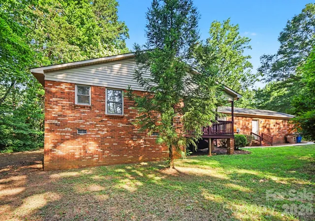 Homes for sale in Lincolnton, NC | 304 Julia Dr, Lincolnton, NC 28092 | MLS# 4399775