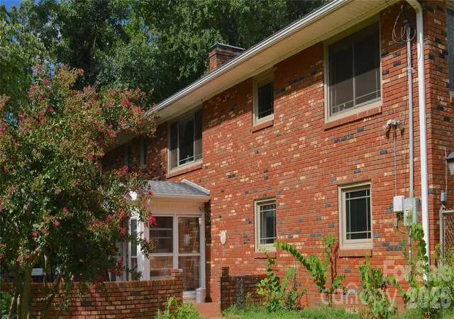 Photo 3 of Single family home for sale at 467 Forest Lake Rd, Forest City, NC 28043 | MLS# 4399788 | Listing updated on 2026-10-11
