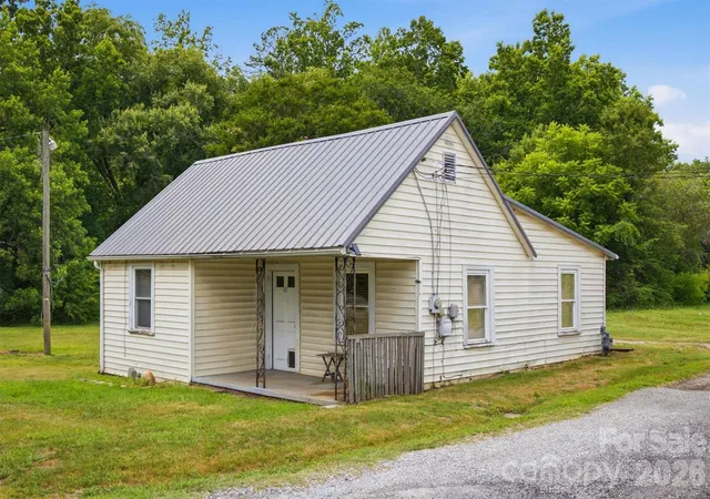 Photo 4 of Single family home for sale at 43 N Highland Ave, Granite Falls, NC 28630 | MLS# 4399795 | Listing updated on 2026-09-01