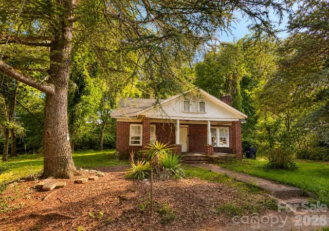Photo 3 of Single family home for sale at 1316 E 35th Street, Charlotte, NC 28205 | MLS# 4399811 | Listing updated on 2026-08-03