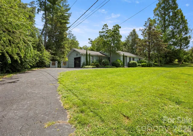 34th image of 1212 Oakland St, Hendersonville, NC 28792 | MLS# 4399817