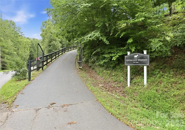 Photo 48 of Single family home for sale at 206 Hamlet Dr, Burnsville, NC 28714 | MLS# 4399818 | Listing updated on 2026-09-04