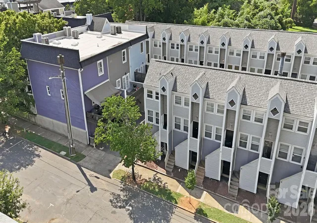 Listing Photo 2 - Condo for sale in building located at 721 N Poplar St, Charlotte, NC 28202 - Unit #1