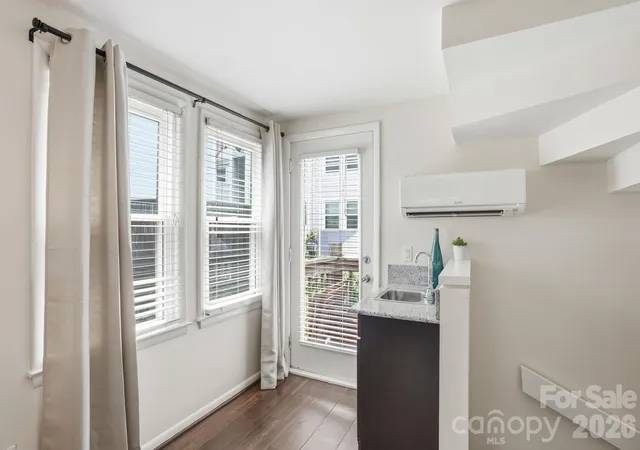 Photo 4 of Condo for sale at 721 N Poplar St #1, Charlotte, NC 28202 | MLS# 4399856 | Listing updated on 2026-08-14