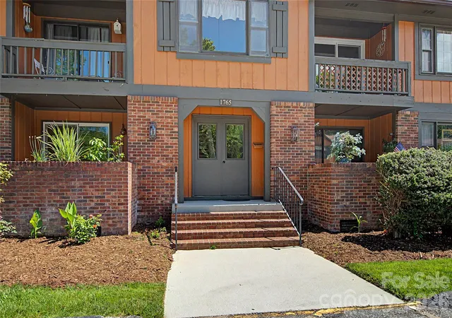 2nd image of 1765 Haywood Manor Rd, Hendersonville, NC 28791