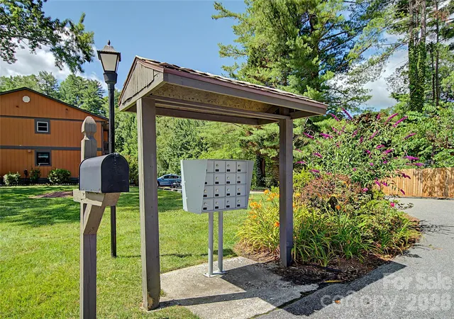 35th image of 1765 Haywood Manor Rd #D, Hendersonville, NC 28791 | MLS# 4399869