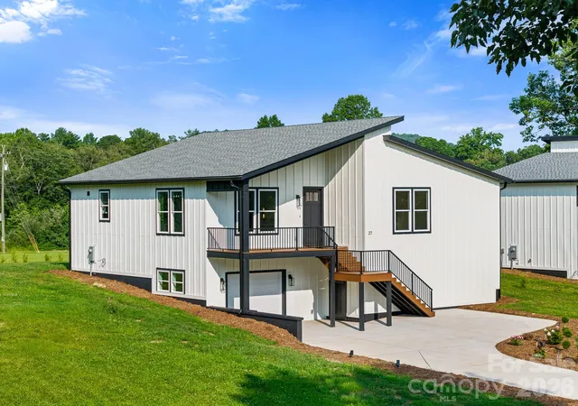 Homes for sale in Hendersonville, NC | 27 Klimovych Rd, Hendersonville, NC 28792 | MLS# 4399870