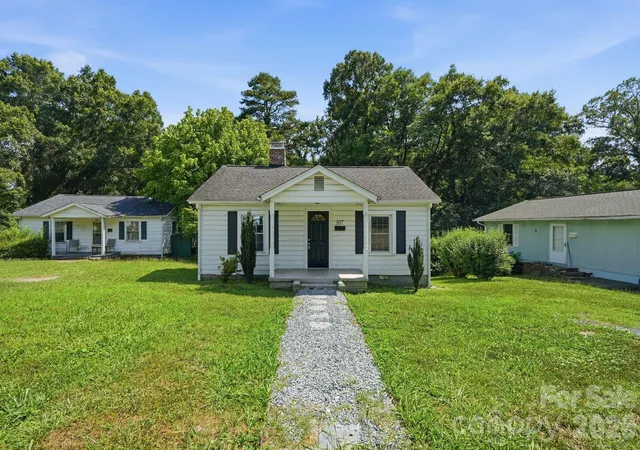 Photo 1 of Single family home for sale at 307 Clay St, Belmont, NC 28012 | MLS# 4399871 | Listing updated on 2026-09-28