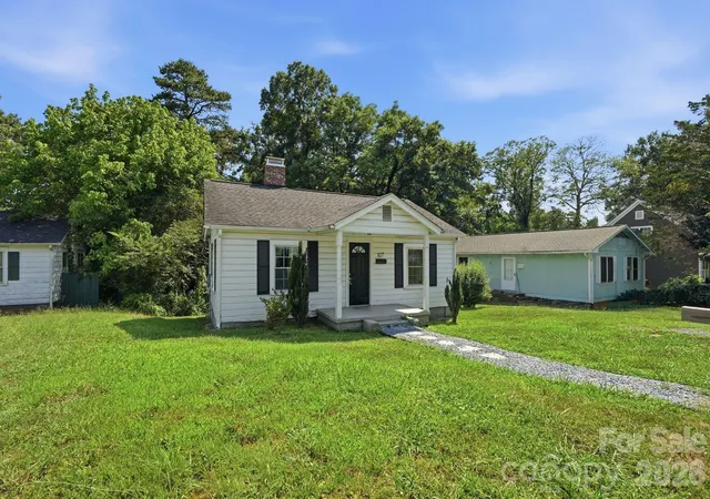 Photo 2 of Single family home for sale at 307 Clay St, Belmont, NC 28012 | MLS# 4399871 | Listing updated on 2026-09-28