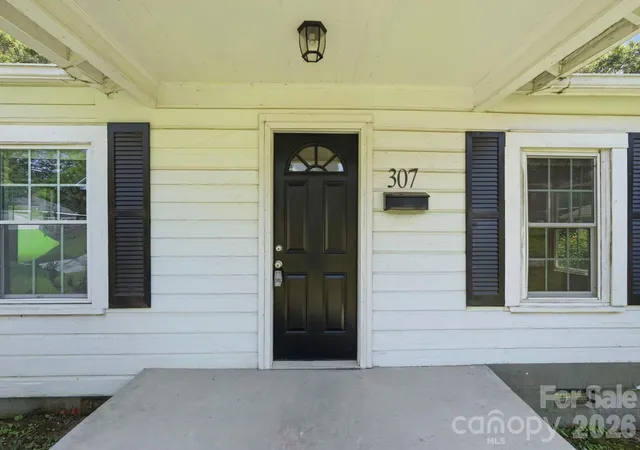 Photo 3 of Single family home for sale at 307 Clay St, Belmont, NC 28012 | MLS# 4399871 | Listing updated on 2026-09-28