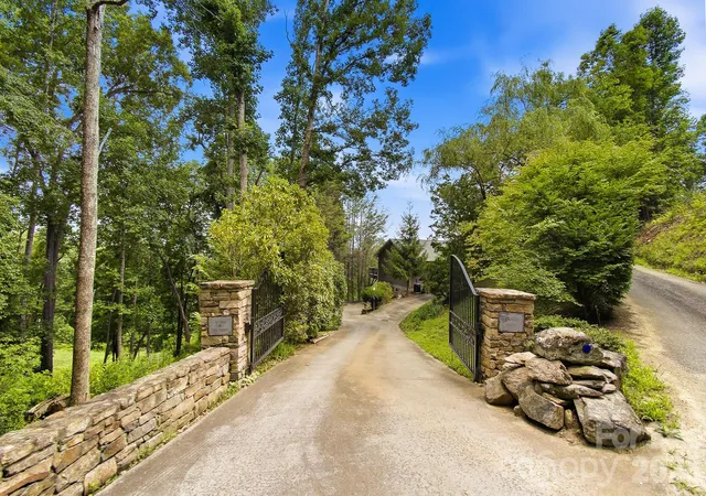 Photo 4 of Single family home for sale at 112 Windy Gap Rd, Asheville, NC 28804 | MLS# 4399896 | Listing updated on 2026-09-30