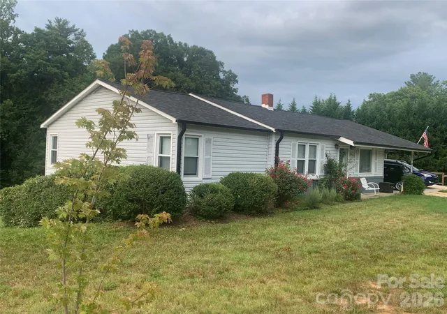 Homes for sale in Lenoir, NC | 3300 Sheely Rd, Lenoir, NC 28645 | MLS# 4399901