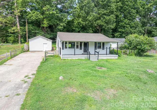 Homes for sale in Gastonia, NC | 2639 Springbrook Cir, Gastonia, NC 28052 | MLS# 4399942