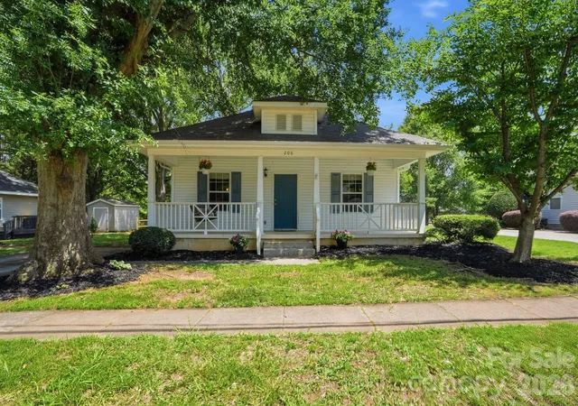 Photo 2 of Single family home for sale at 206 6th Street, Belmont, NC 28012 | MLS# 4399946 | Listing updated on 2026-08-09