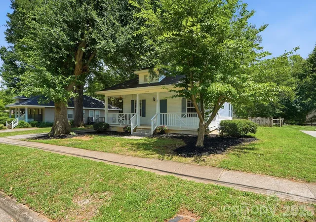 Photo 3 of Single family home for sale at 206 6th Street, Belmont, NC 28012 | MLS# 4399946 | Listing updated on 2026-08-09