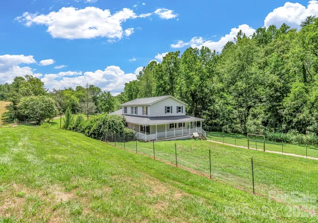 Photo 2 of Single family home for sale at 11 Aquarian Way, Leicester, NC 28748 | MLS# 4399952 | Listing updated on 2026-09-03