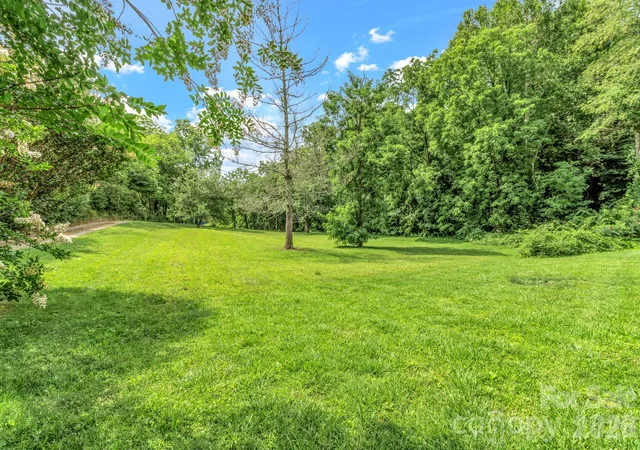 Photo 4 of Single family home for sale at 11 Aquarian Way, Leicester, NC 28748 | MLS# 4399952 | Listing updated on 2026-09-03