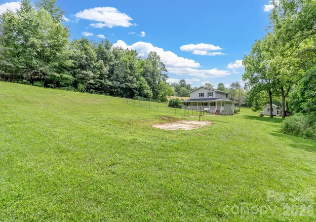 Photo 5 of Single family home for sale at 11 Aquarian Way, Leicester, NC 28748 | MLS# 4399952 | Listing updated on 2026-09-03
