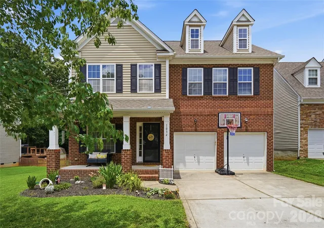 Photo 2 of Single family home for sale at 1034 Canopy Dr, Indian Trail, NC 28079 | MLS# 4399954 | Listing updated on 2026-09-20