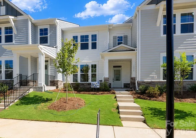 Photo 2 of Townhouse for sale at 10024 Mamillion Dr, Huntersville, NC 28078 | MLS# 4399960 | Listing updated on 2026-10-07