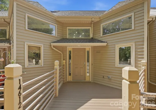 Photo 4 of Townhouse for sale at 14612 Waterside Dr, Charlotte, NC 28278 | MLS# 4399977 | Listing updated on 2026-10-09
