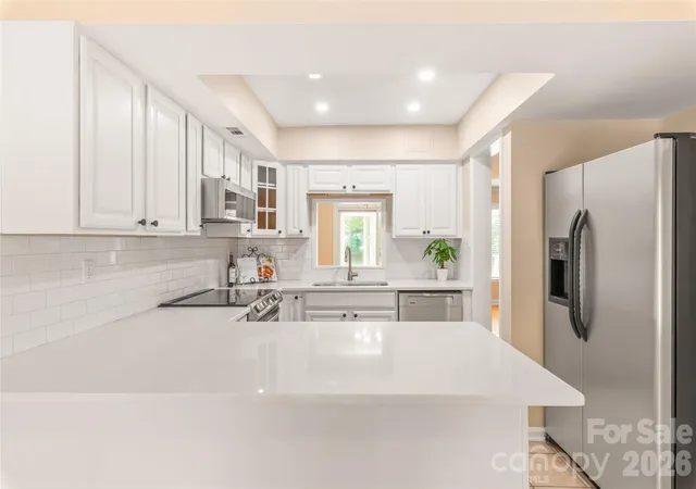 Photo 4 of Townhouse for sale at 8410 Cricket Lake Dr, Charlotte, NC 28277 | MLS# 4399995 | Listing updated on 2026-09-21