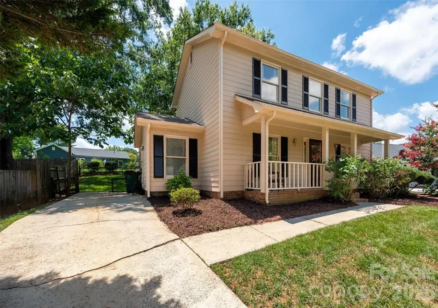 Photo 2 of Single family home for sale at 9112 Winter Moss Ct, Charlotte, NC 28227 | MLS# 4399996 | Listing updated on 2026-07-07