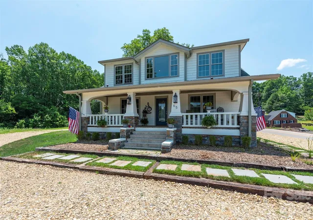 Listing Photo 3 - Condo for sale in building located at 65 Walnut St, Marion, NC 28752