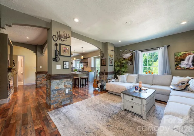 Listing Photo 5 - Condo for sale in building located at 65 Walnut St, Marion, NC 28752