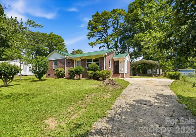 Homes for sale in Mount Holly, NC | 307 Dutchman Ave, Mount Holly, NC 28120 | MLS# 4400001