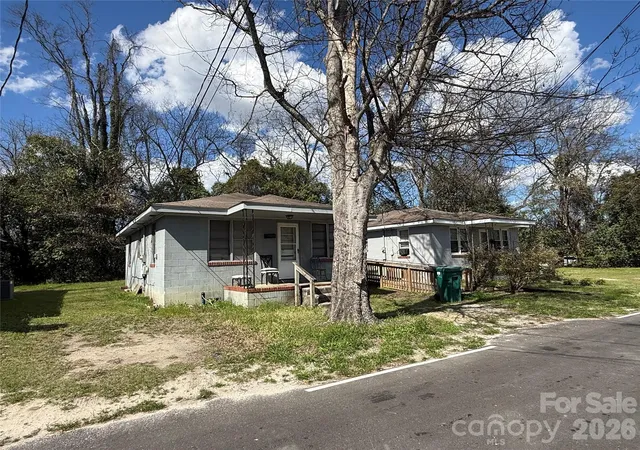 Homes for sale in Cheraw, SC | 116/122/124/126 Godfrey St, Cheraw, SC 29520 | MLS# 4400016