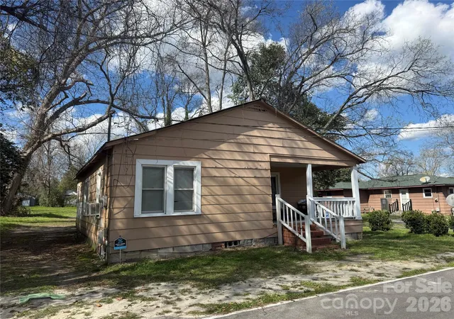 Homes for sale in Cheraw, SC | 116/122/124/126 Godfrey St, Cheraw, SC 29520 | MLS# 4400016