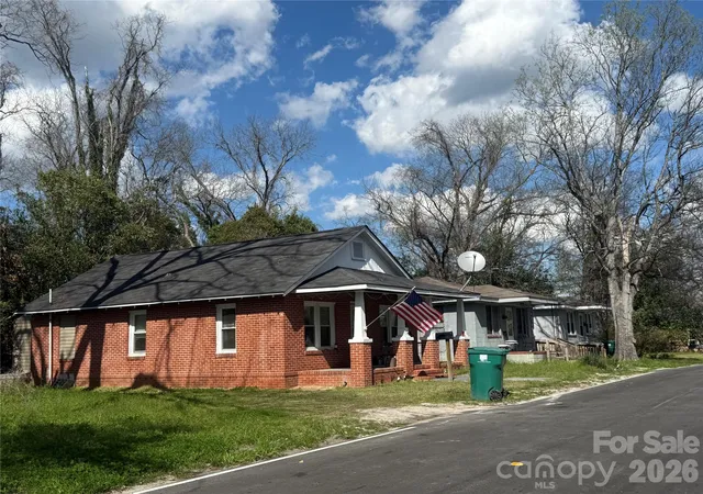 Homes for sale in Cheraw, SC | 116/122/124/126 Godfrey St, Cheraw, SC 29520 | MLS# 4400016
