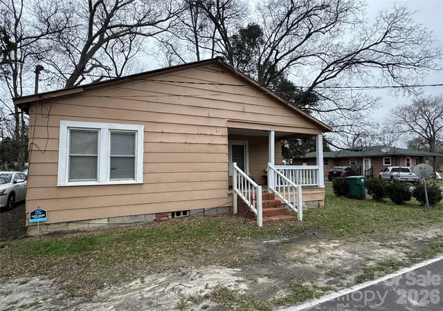Homes for sale in Cheraw, SC | 116/122/124/126 Godfrey St, Cheraw, SC 29520 | MLS# 4400016