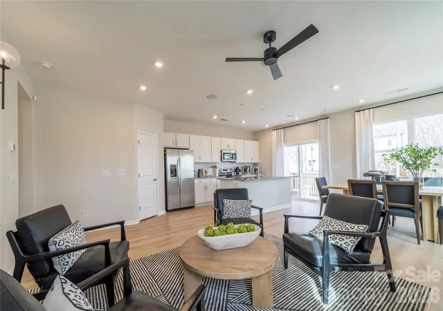 3rd image of 6041 Longar Ln, Charlotte, NC 28269 | MLS# 4400027