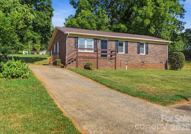 Homes for sale in Kings Mountain, NC | 202 Cooke Cir, Kings Mountain, NC 28086 | MLS# 4400034