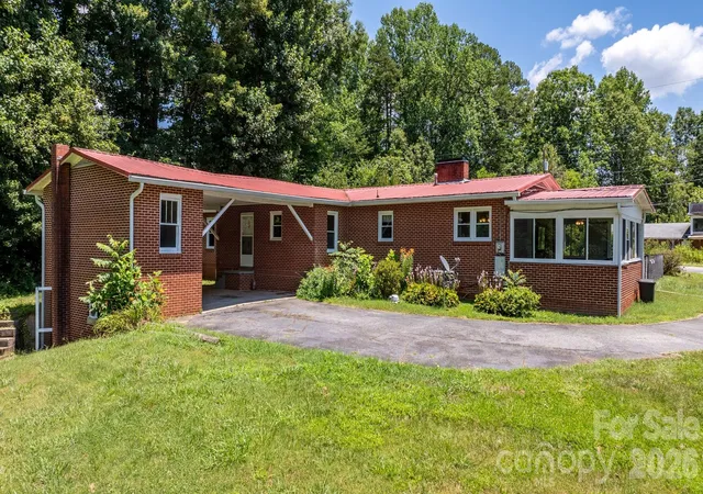 Photo 2 of Single family home for sale at 6264 Us 221 Hwy S, Marion, NC 28752 | MLS# 4400052 | Listing updated on 2026-08-31