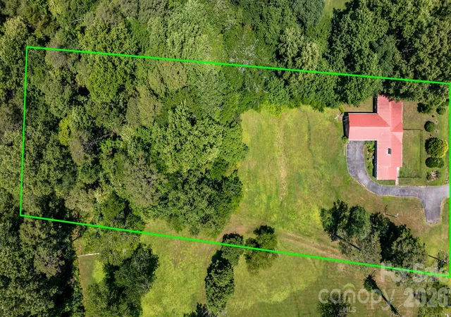 Photo 3 of Single family home for sale at 6264 US 221 Hwy S, Marion, NC 28752 | MLS# 4400052 | Listing updated on 2026-08-31