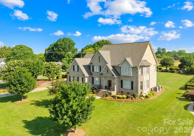 Photo 3 of Single family home for sale at 105 Mandarin Dr, Mooresville, NC 28117 | MLS# 4400067 | Listing updated on 2026-10-18