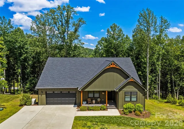 Homes for sale in Horse Shoe, NC | 181 Byron Forest Dr, Horse Shoe, NC 28742 | MLS# 4400079