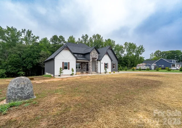 3rd image of 1007 Harrogate Dr, Bessemer City, NC 28016 | MLS# 4400104
