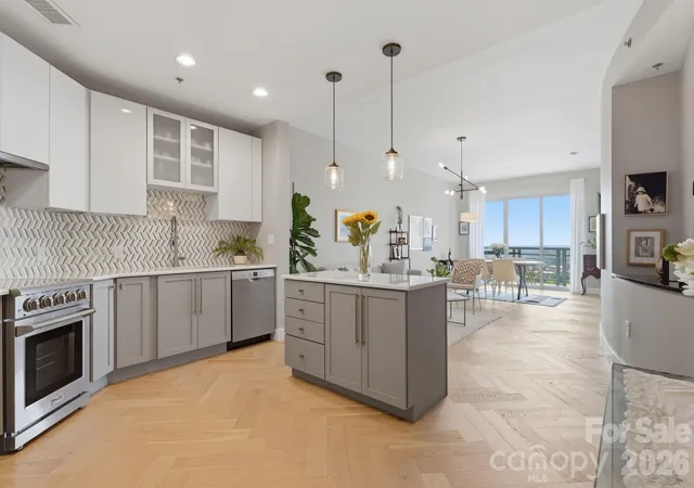 1st image of 333 W Trade St #1306, Charlotte, NC 28202 | MLS# 4400106
