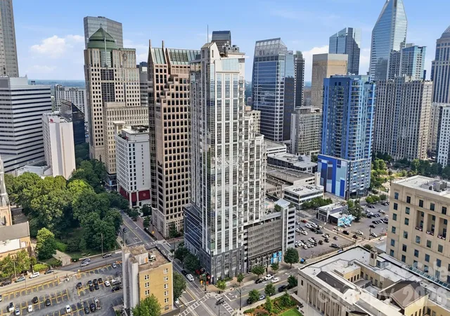 2nd image of 333 W Trade St #1306, Charlotte, NC 28202 | MLS# 4400106
