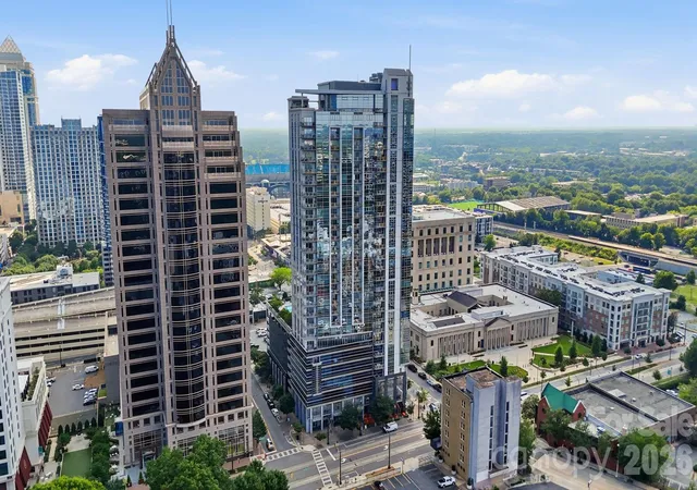 2nd image of 333 W Trade St, Charlotte, NC 28202