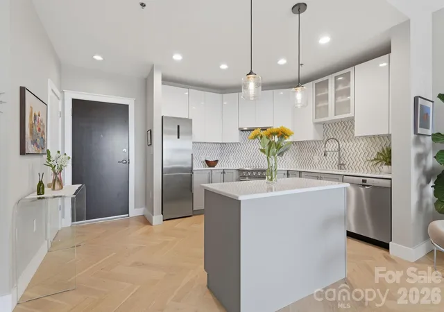 Photo 3 of Condo for sale at 333 W Trade St #1306, Charlotte, NC 28202 | MLS# 4400106 | Listing updated on 2026-08-03