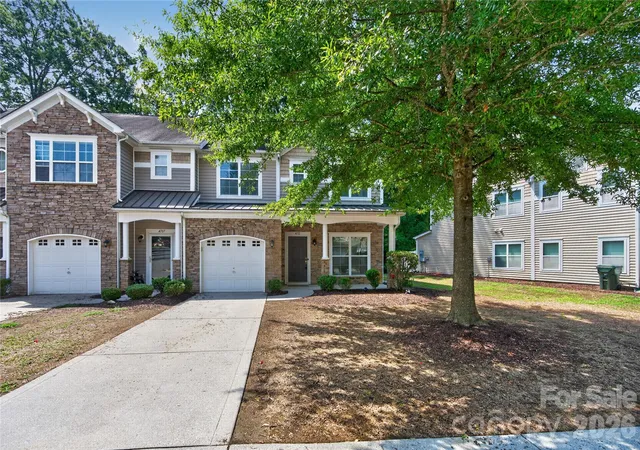 Photo 2 of Townhouse for sale at 4711 Craigmoss Ln, Charlotte, NC 28278 | MLS# 4400112 | Listing updated on 2026-09-29