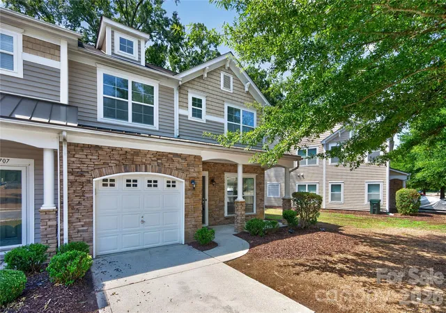 Photo 3 of Townhouse for sale at 4711 Craigmoss Ln, Charlotte, NC 28278 | MLS# 4400112 | Listing updated on 2026-09-29