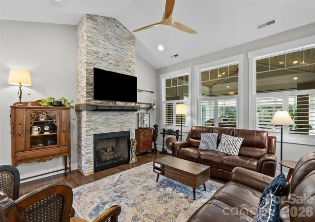 3rd image of 76 S Anvil Ave, Hendersonville, NC 28792 | MLS# 4400159