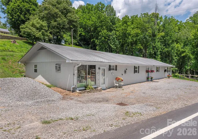 Homes for sale in Canton, NC | 702 Love Joy Rd, Canton, NC 28716 | MLS# 4400160